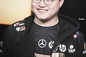 开云体育-Uzi重返赛场，险胜首场状态出色，切尔西观众沸腾！